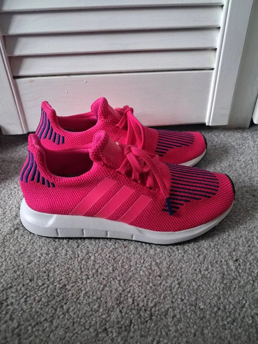 TRAINERS - Image 1