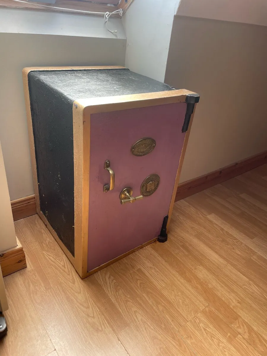 Vintage safe working perfect - Image 2
