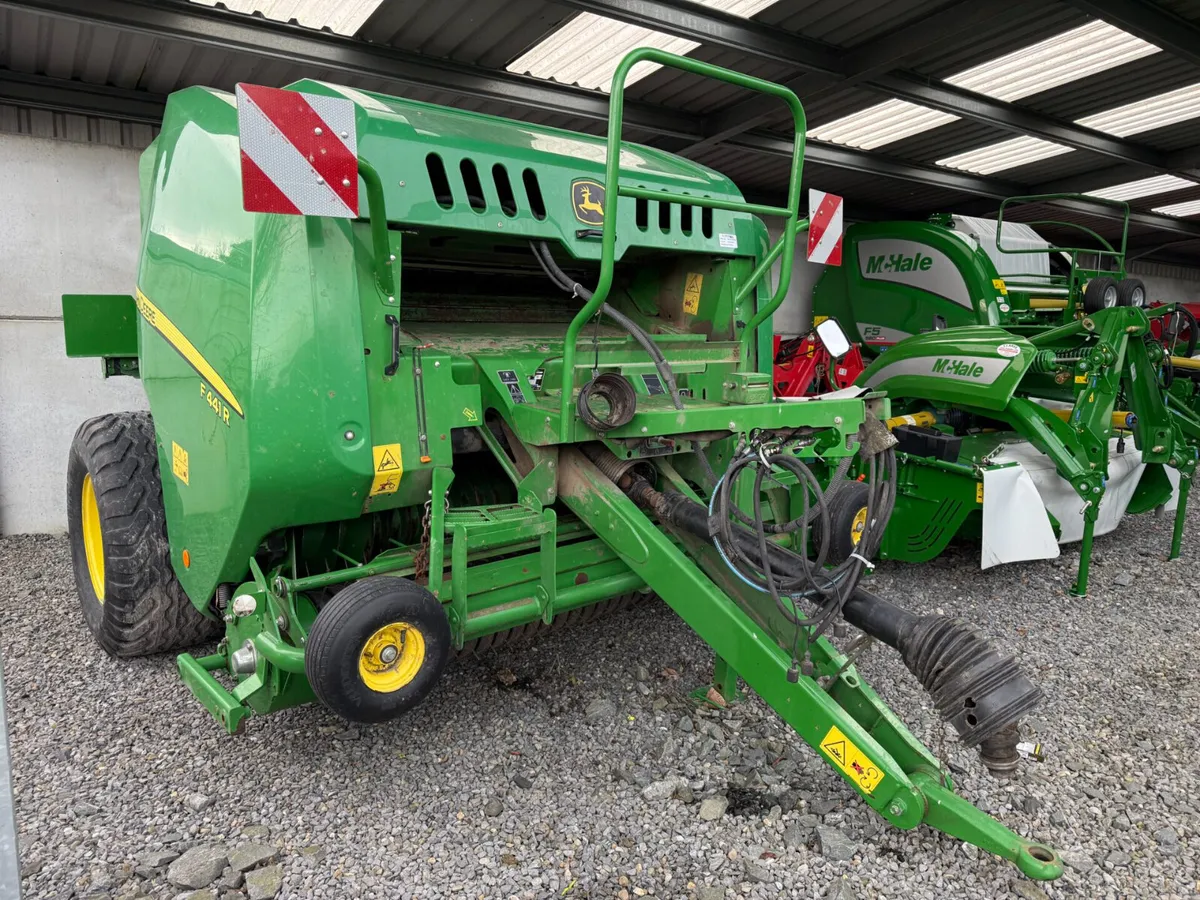 John Deere F441R Chopper Baler - 17,300 Bales - Image 2