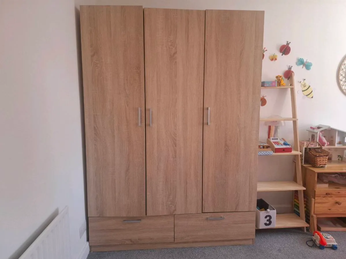 Large wardrobe 145cm X 51cm X 200cm
