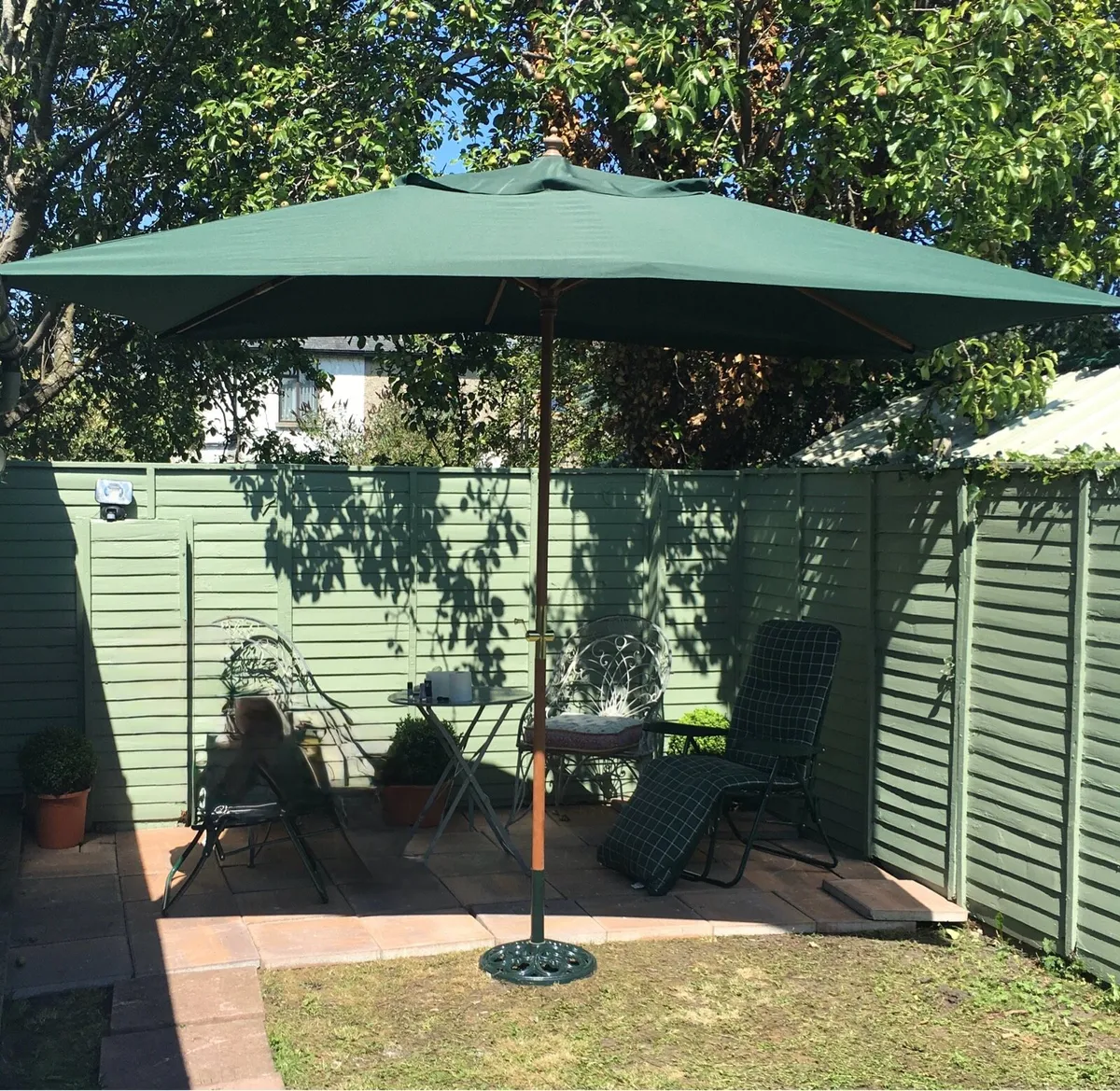 Large rectangular Green sun umbrella - Image 1
