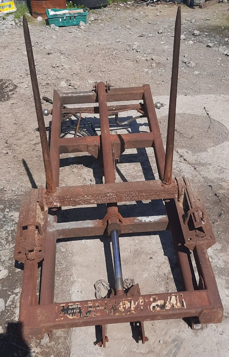 High back bale loader - Image 1