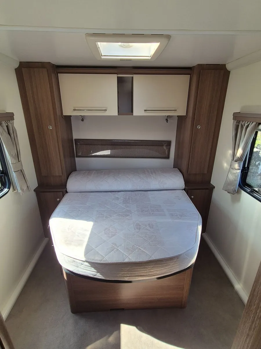 Bailey Phoenix caravan 4 berth with island bed - Image 3