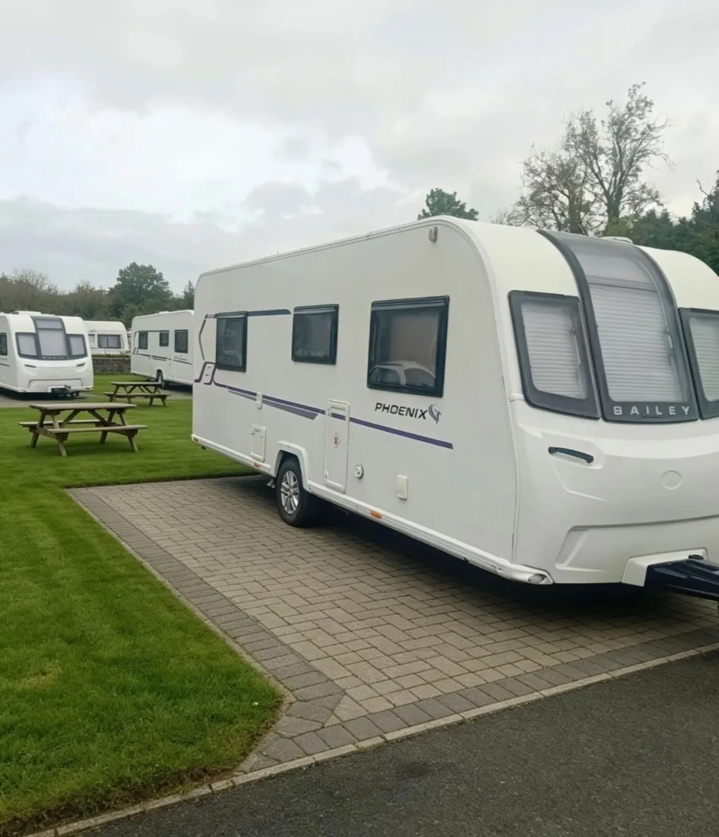 Bailey Phoenix caravan 4 berth with island bed - Image 4