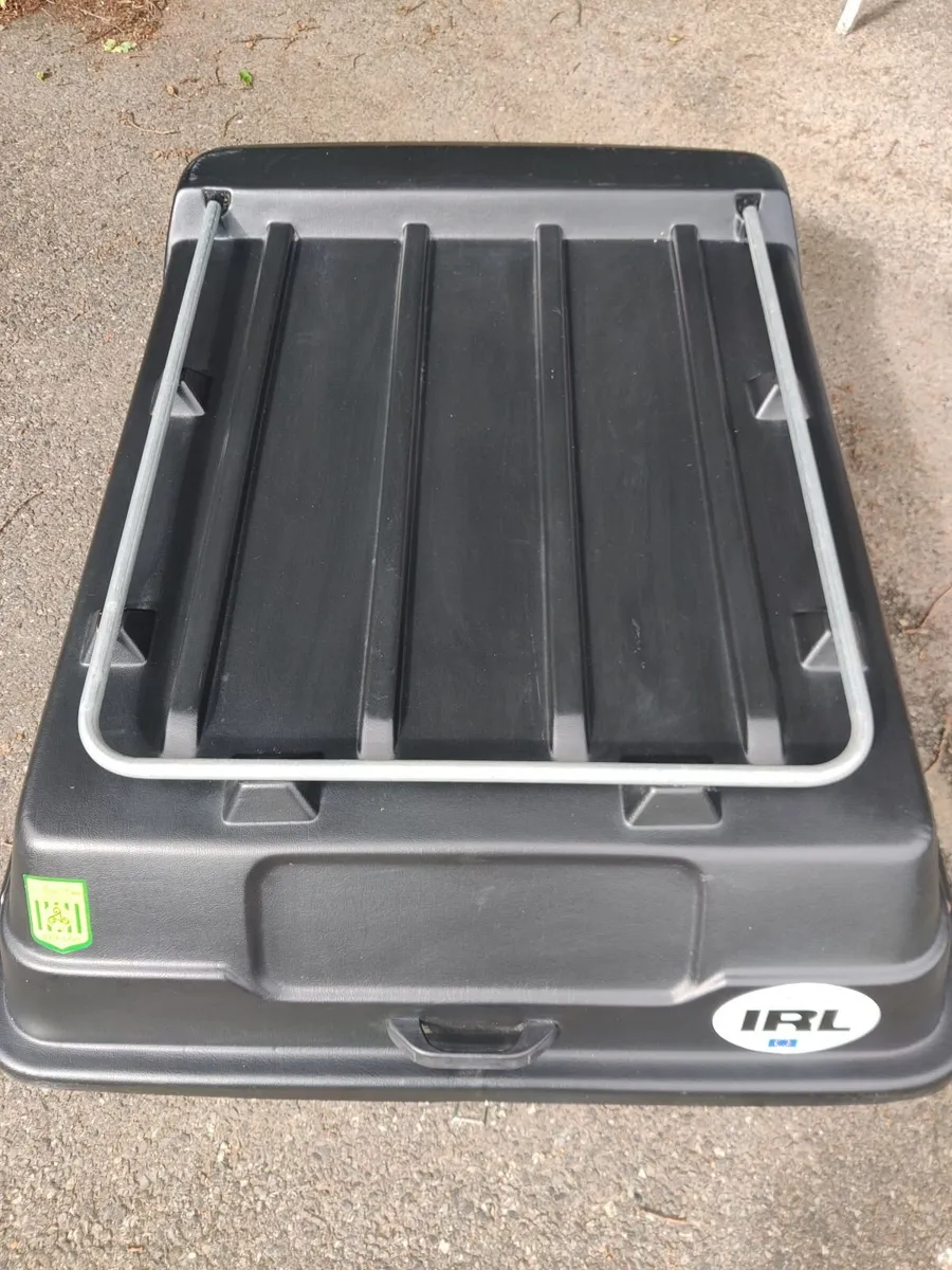 Large car roof box - Image 1