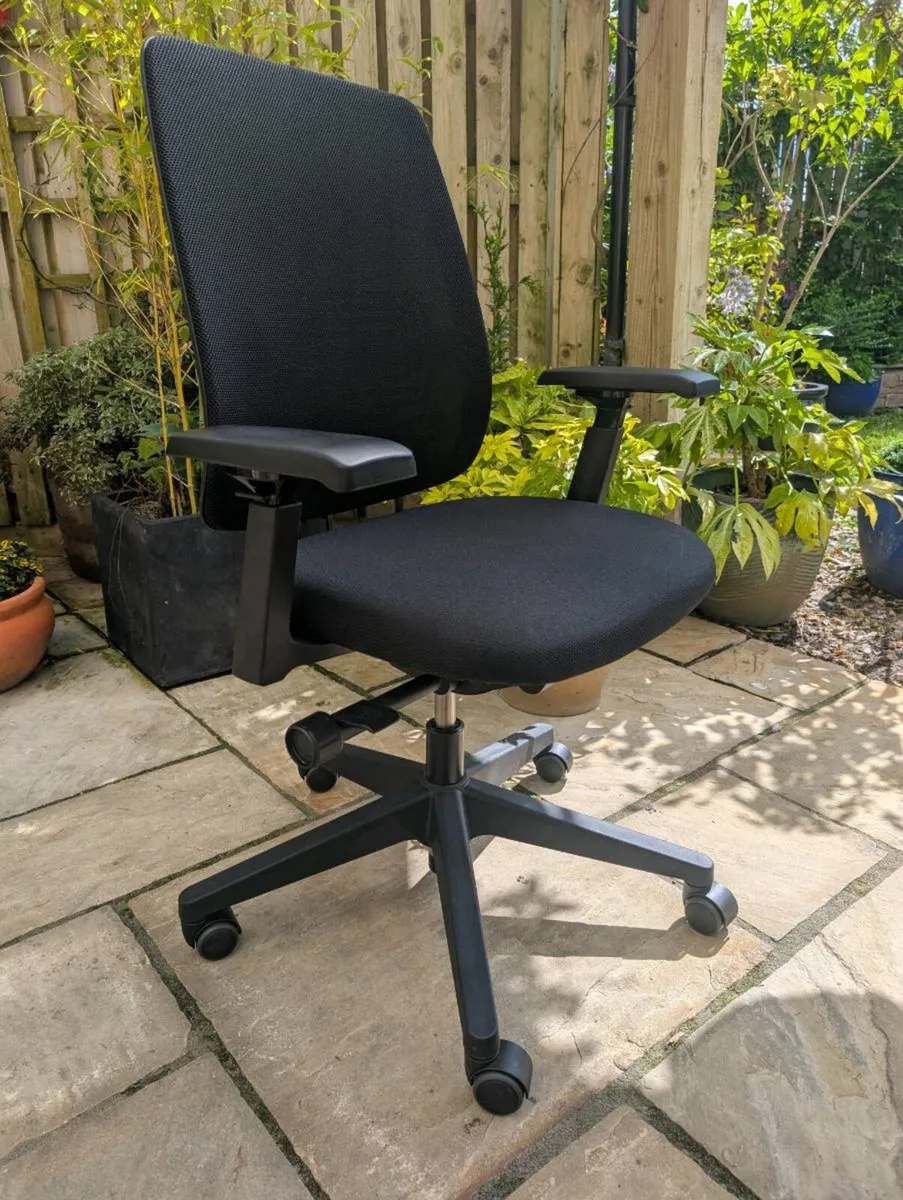 Ergonomic office chair - Image 2