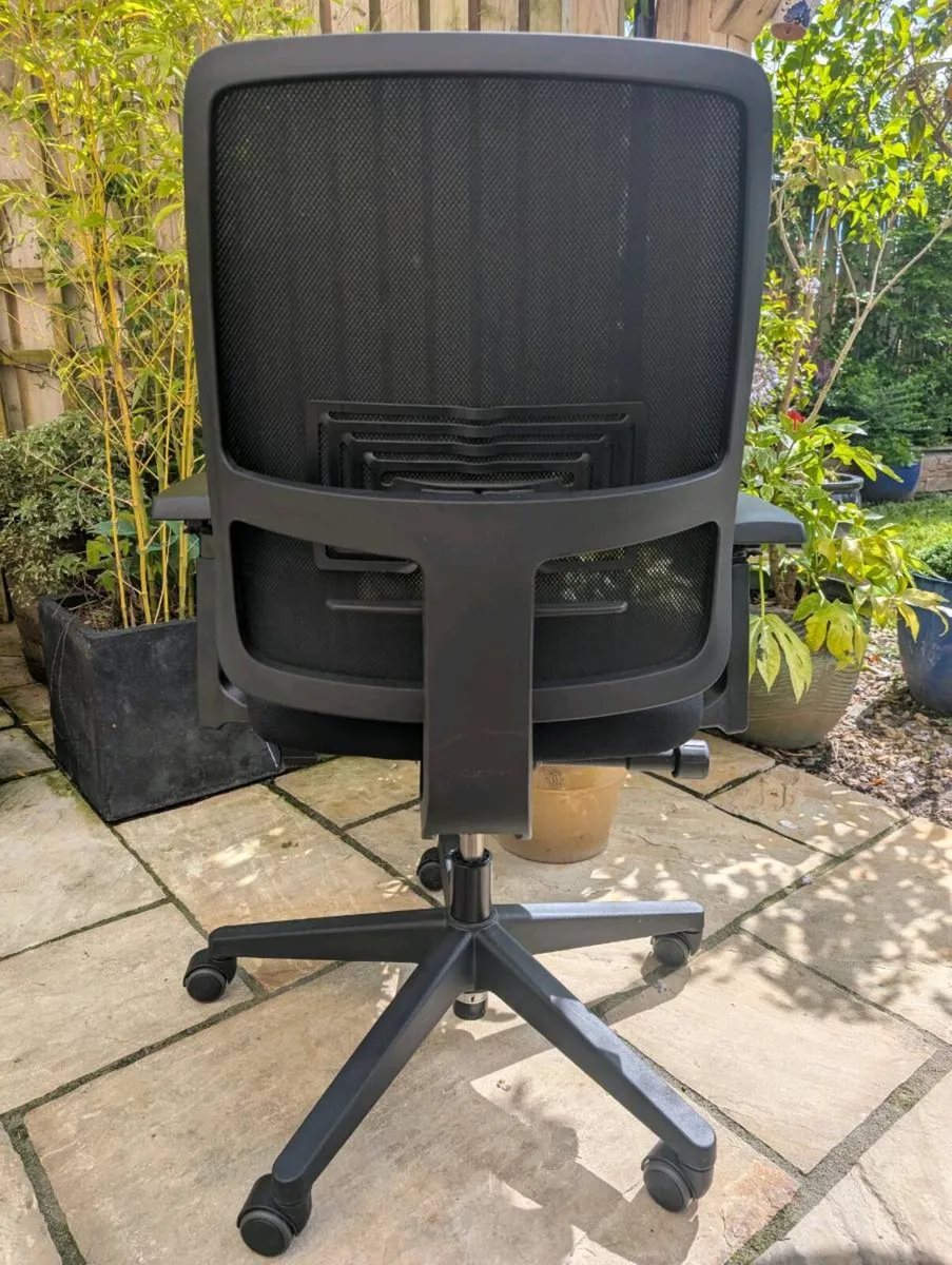 Ergonomic office chair - Image 4