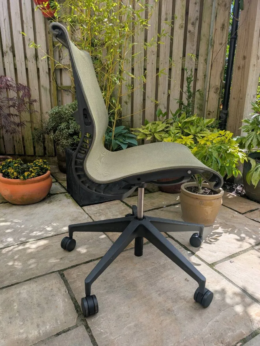Ergonomic office chair - Image 2