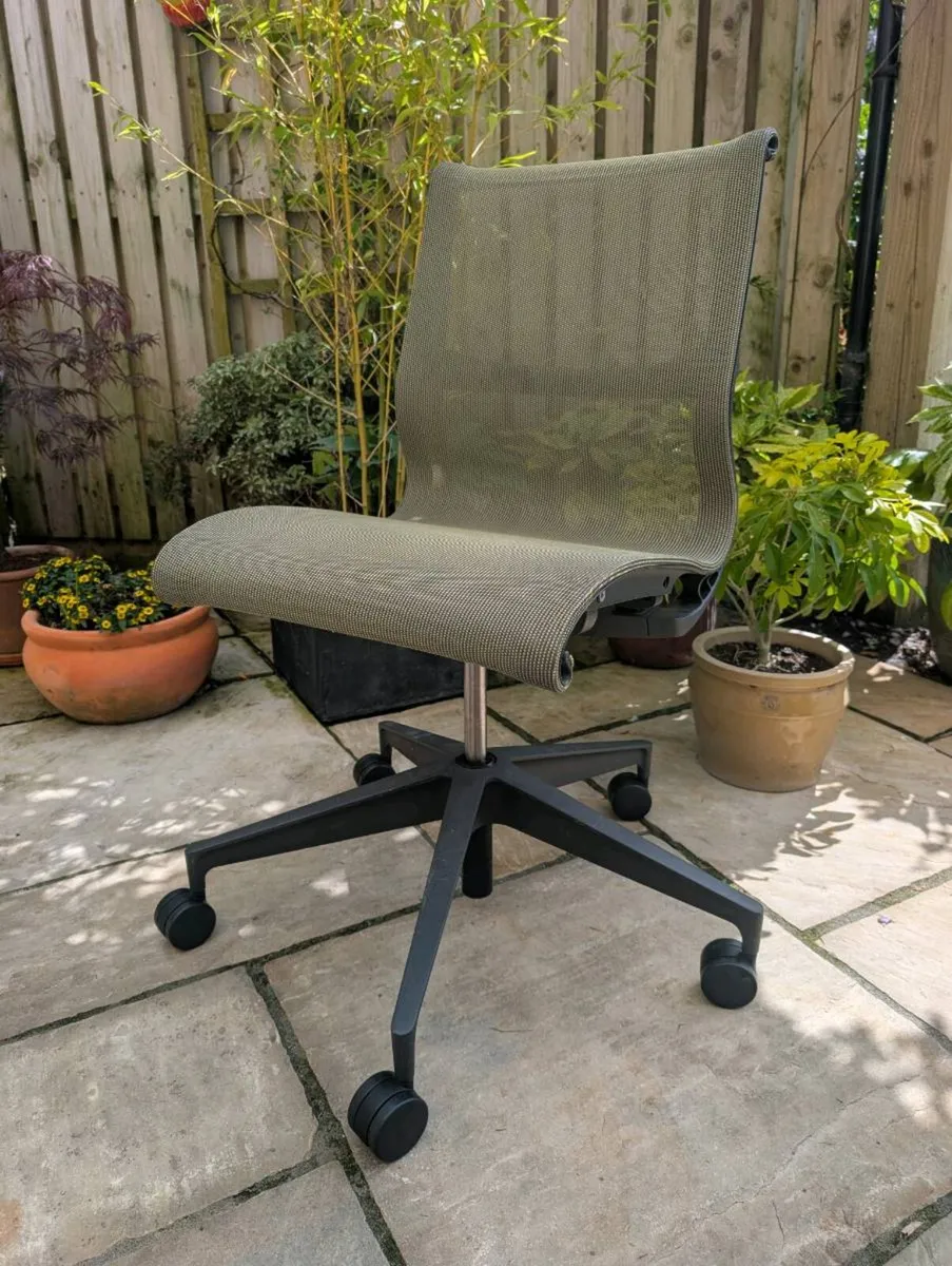 Ergonomic office chair - Image 3