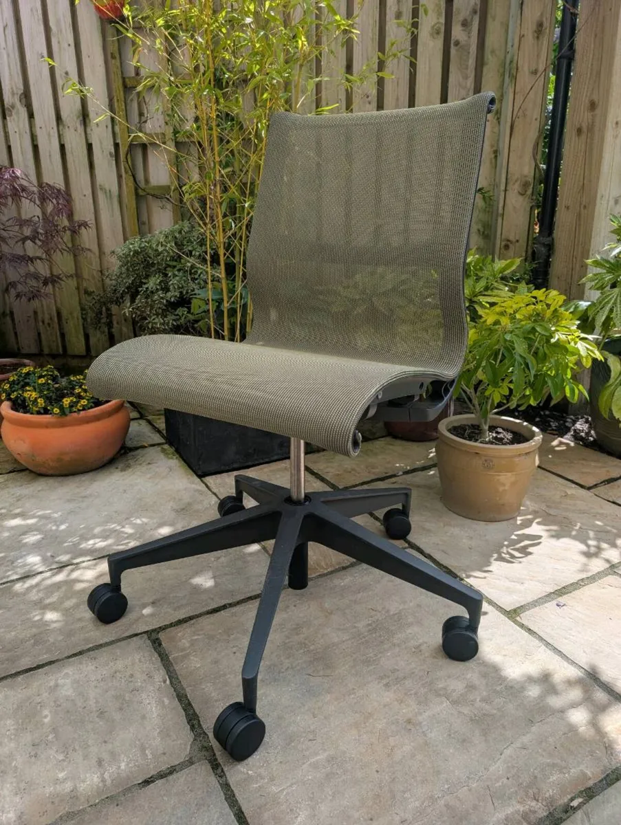 Ergonomic office chair - Image 4