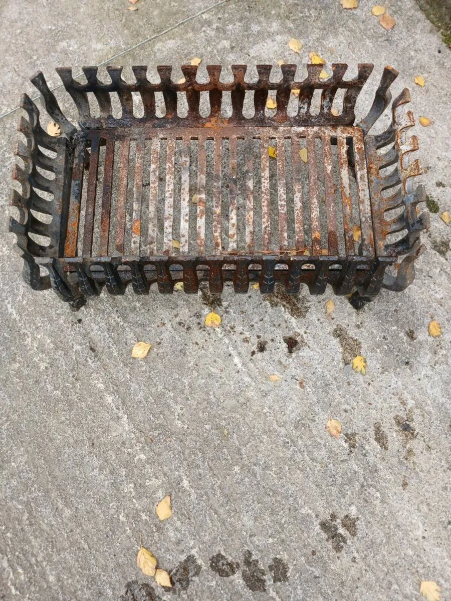 Outside fire grate - Image 1