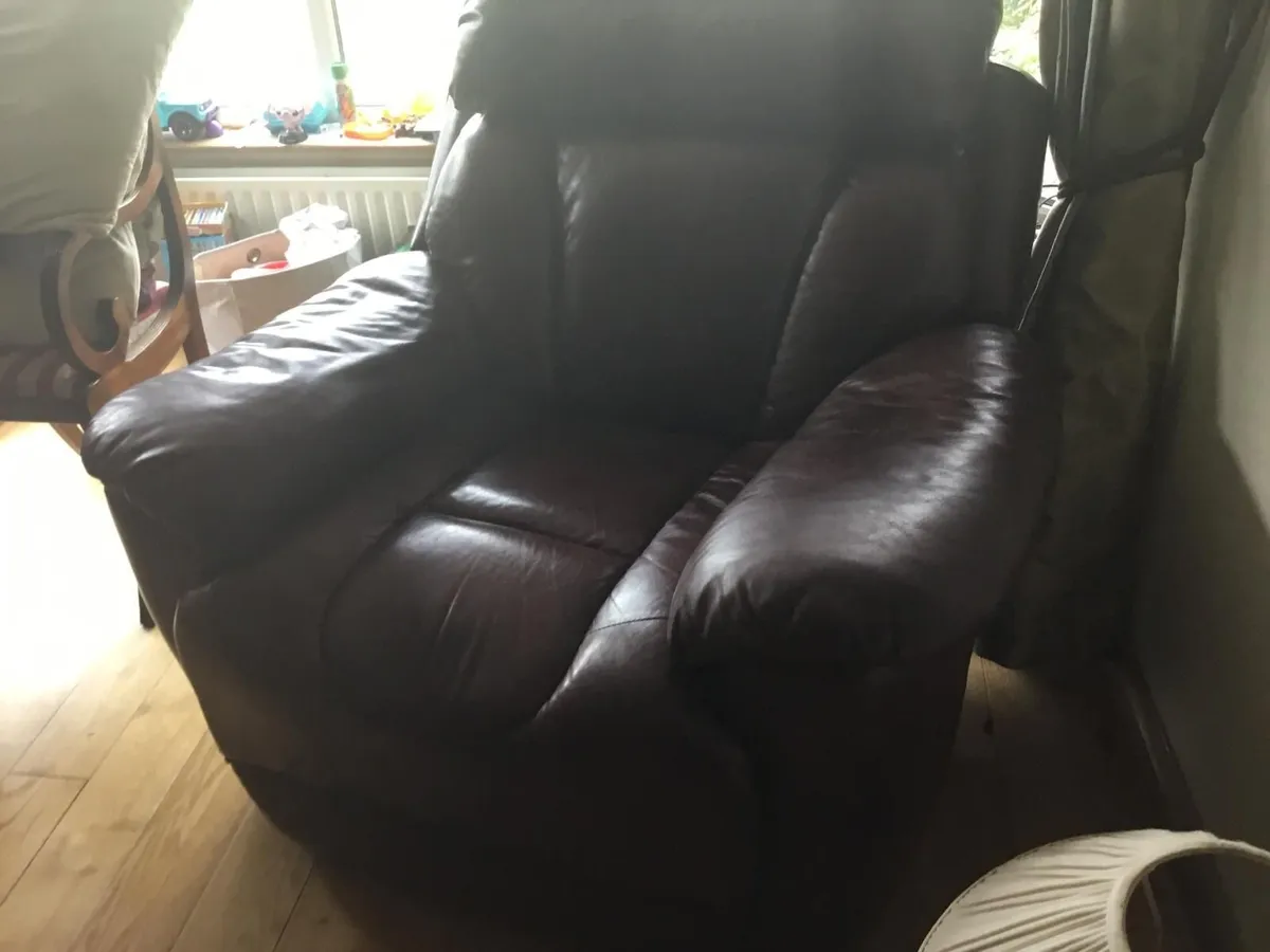 Suite - 3 Seater couch and 2 Armchairs - Image 1