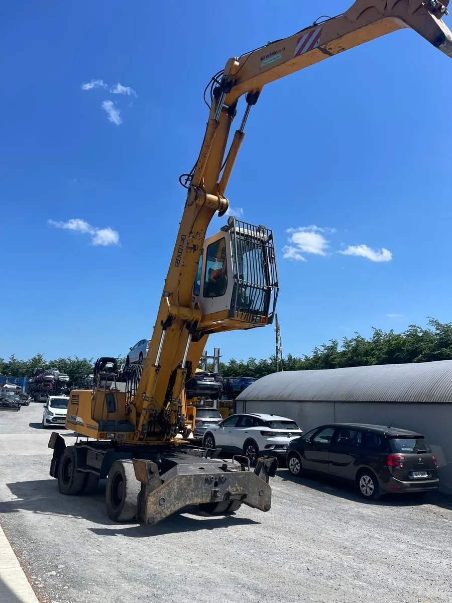 2004 Liebherr A904 Material Handler - Image 1