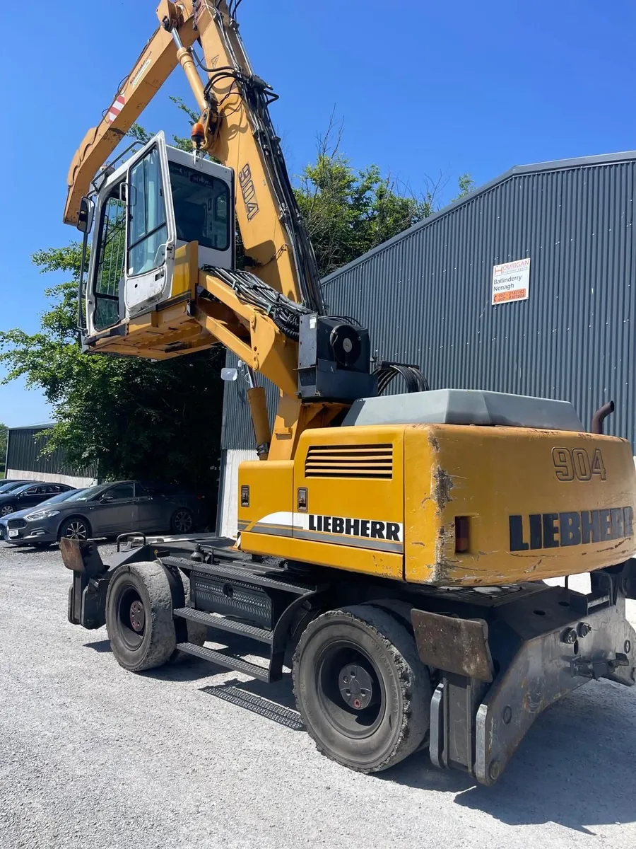 2004 Liebherr A904 Material Handler - Image 3