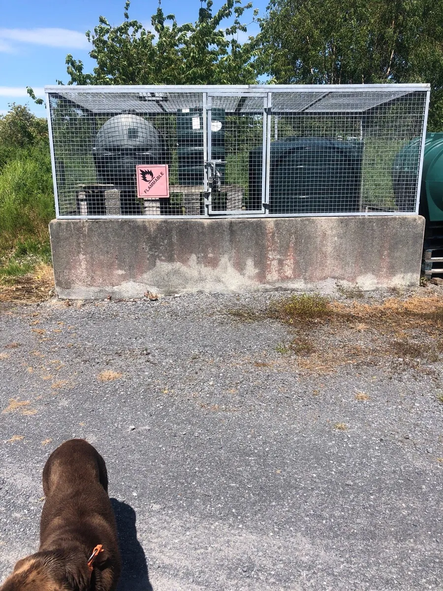 Cage for oil tanks - Image 1