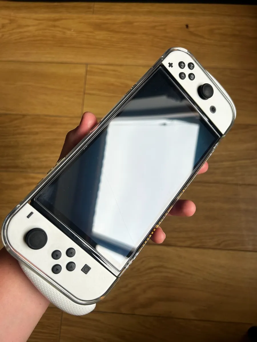 Nintendo Switch OLED Bundle – Excellent Condition - Image 4