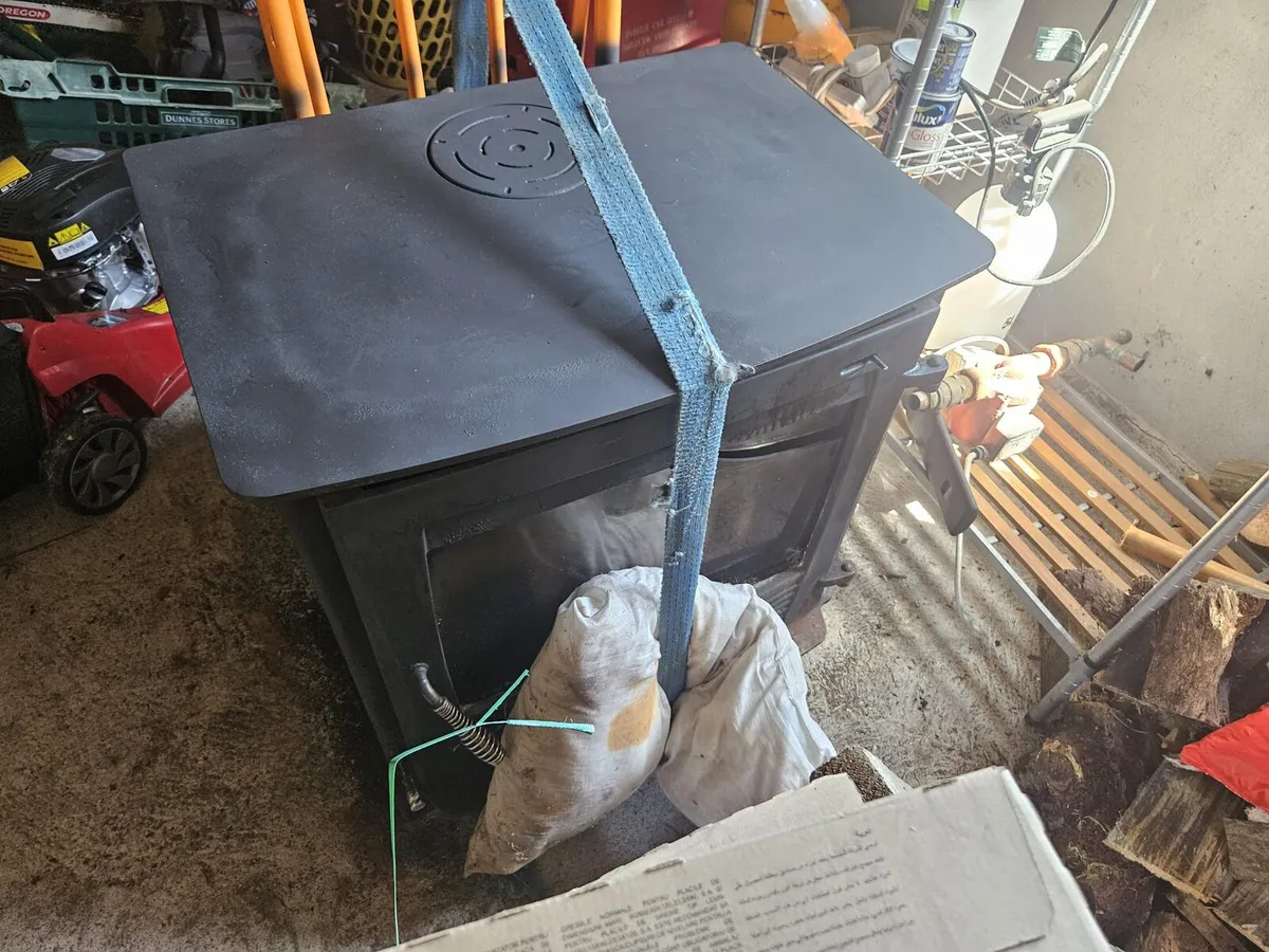 Henley Stove - Image 1