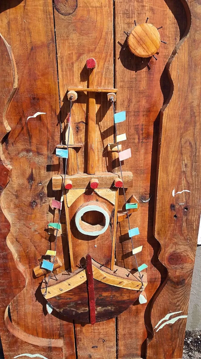Rustic old boat wood art display piece - Image 4