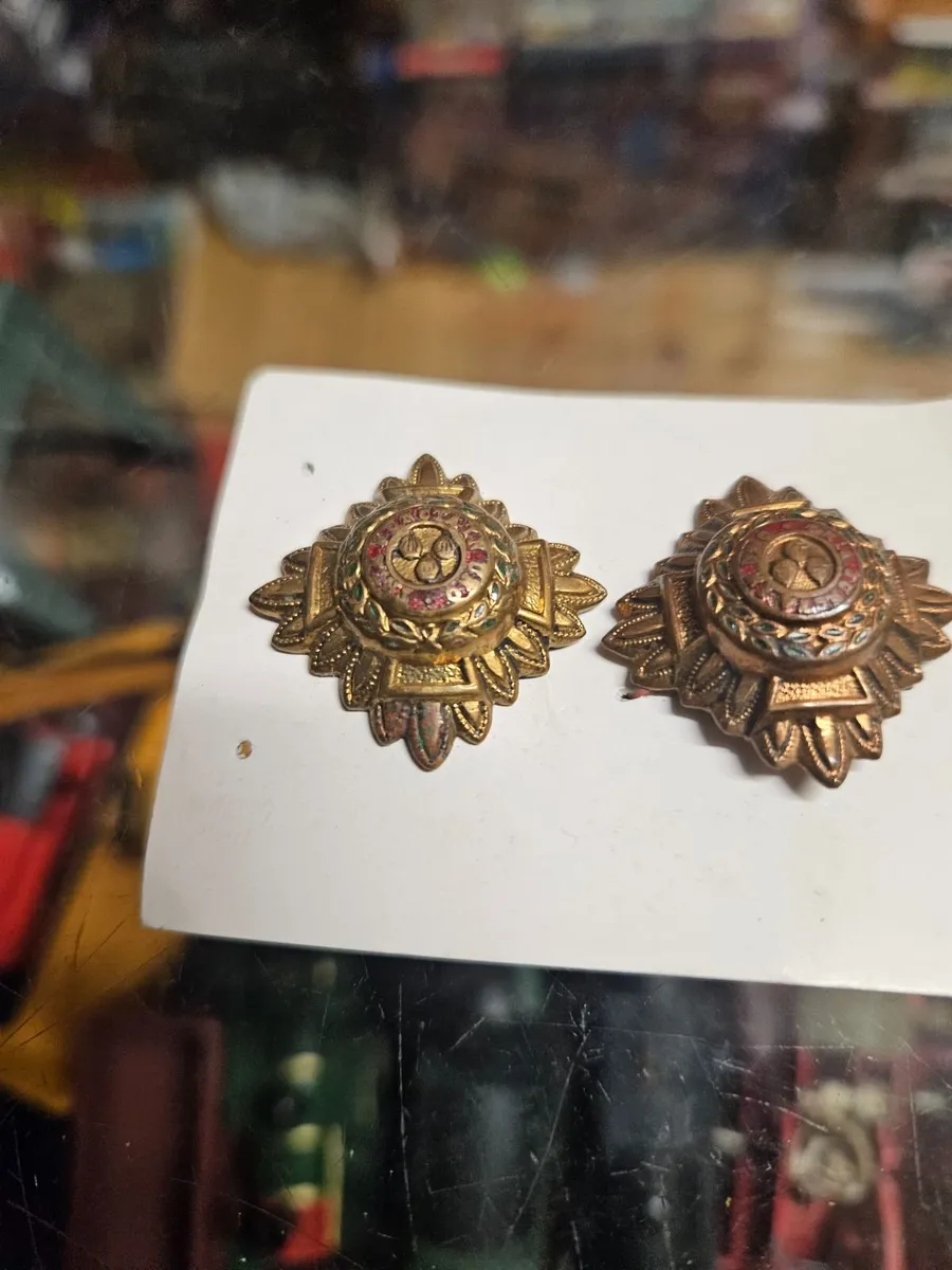 Vintage British Army Officers Pips - Image 2