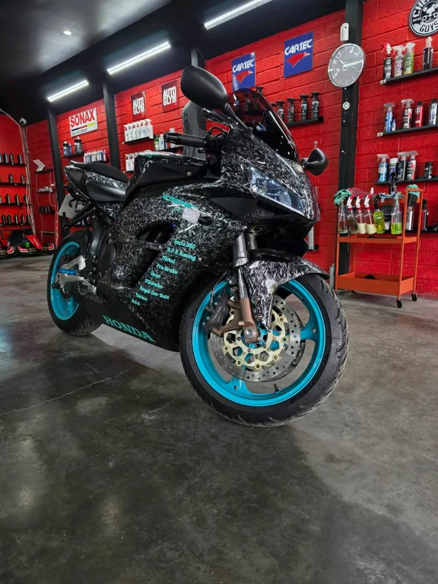 Honda CBR 1000RR - Image 2