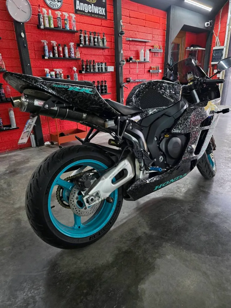 Honda CBR 1000RR - Image 3