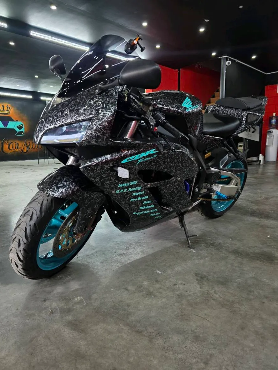 Honda CBR 1000RR - Image 4