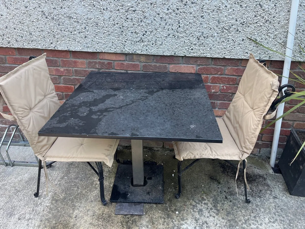 Garden table - Image 1