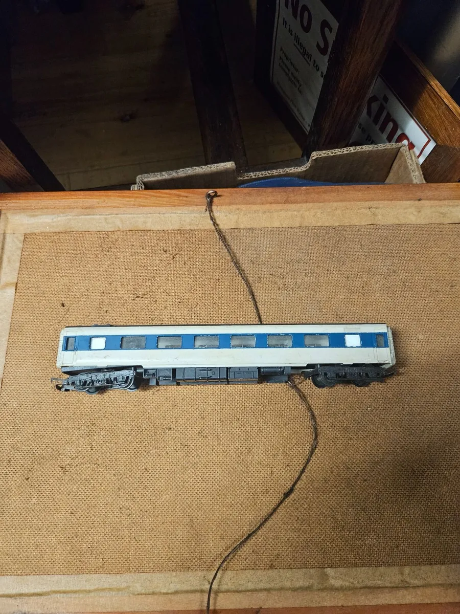 Hornby OO Gauge Carraige - Image 1