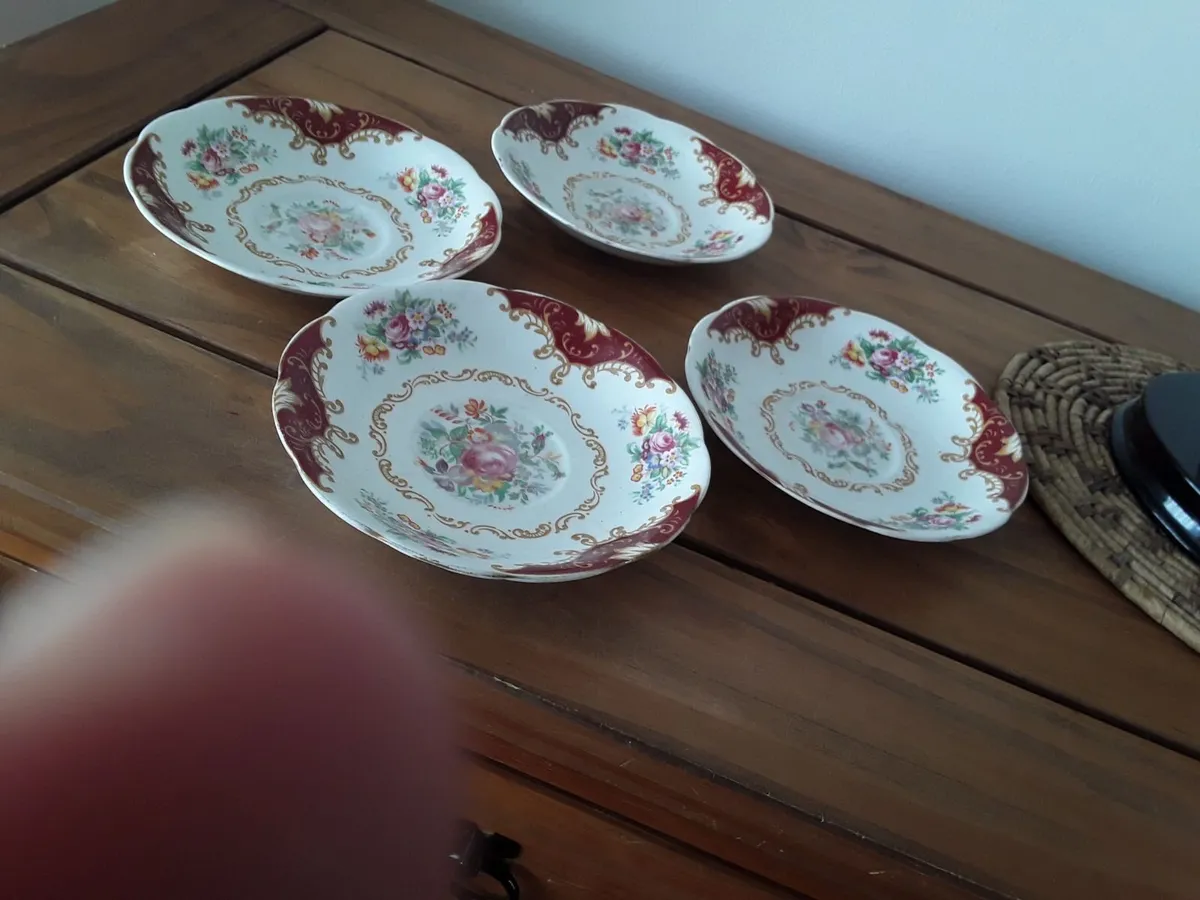 4 royal Albert bone china saucers suitable for mat - Image 1