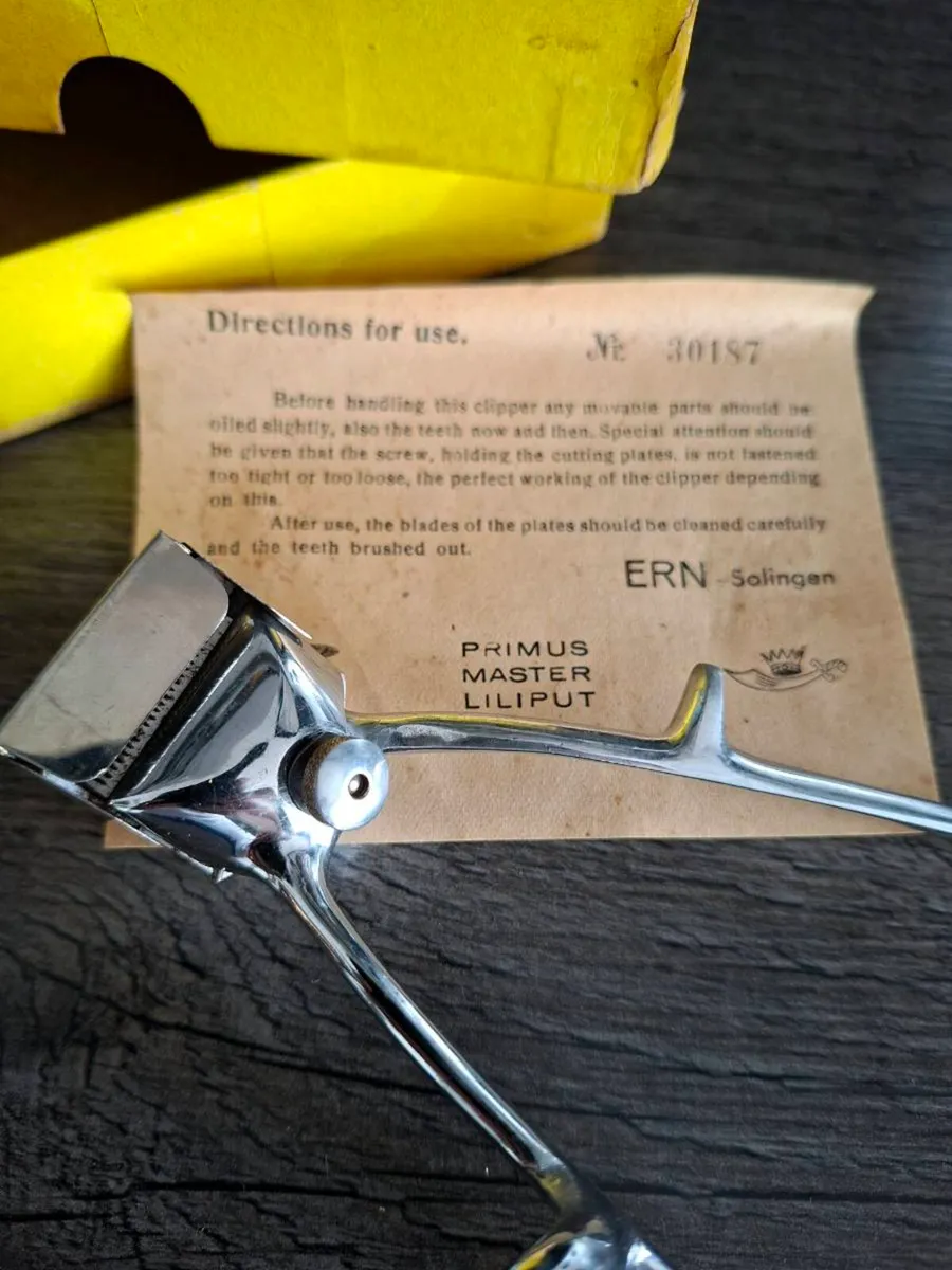 Vintage Hair Clippers with Original box - Image 2