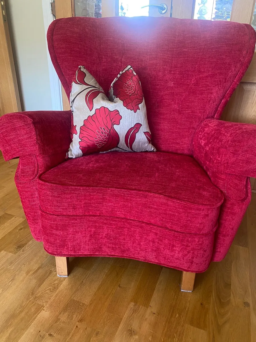 Red armchair - Image 1
