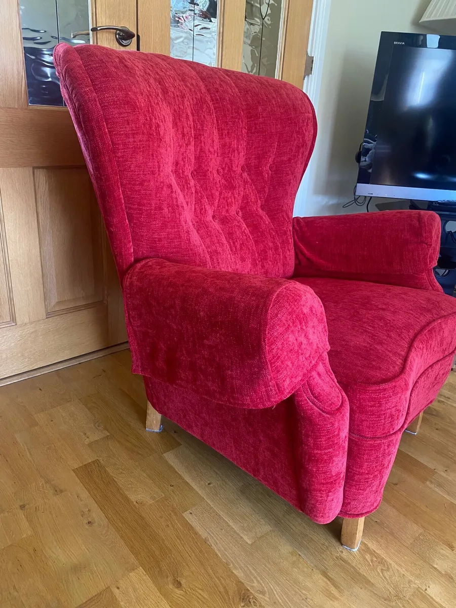Red armchair - Image 2