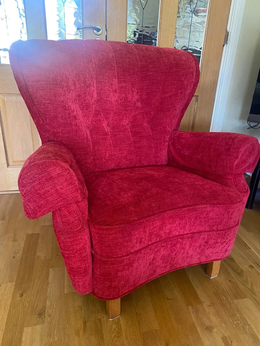 Red armchair - Image 3