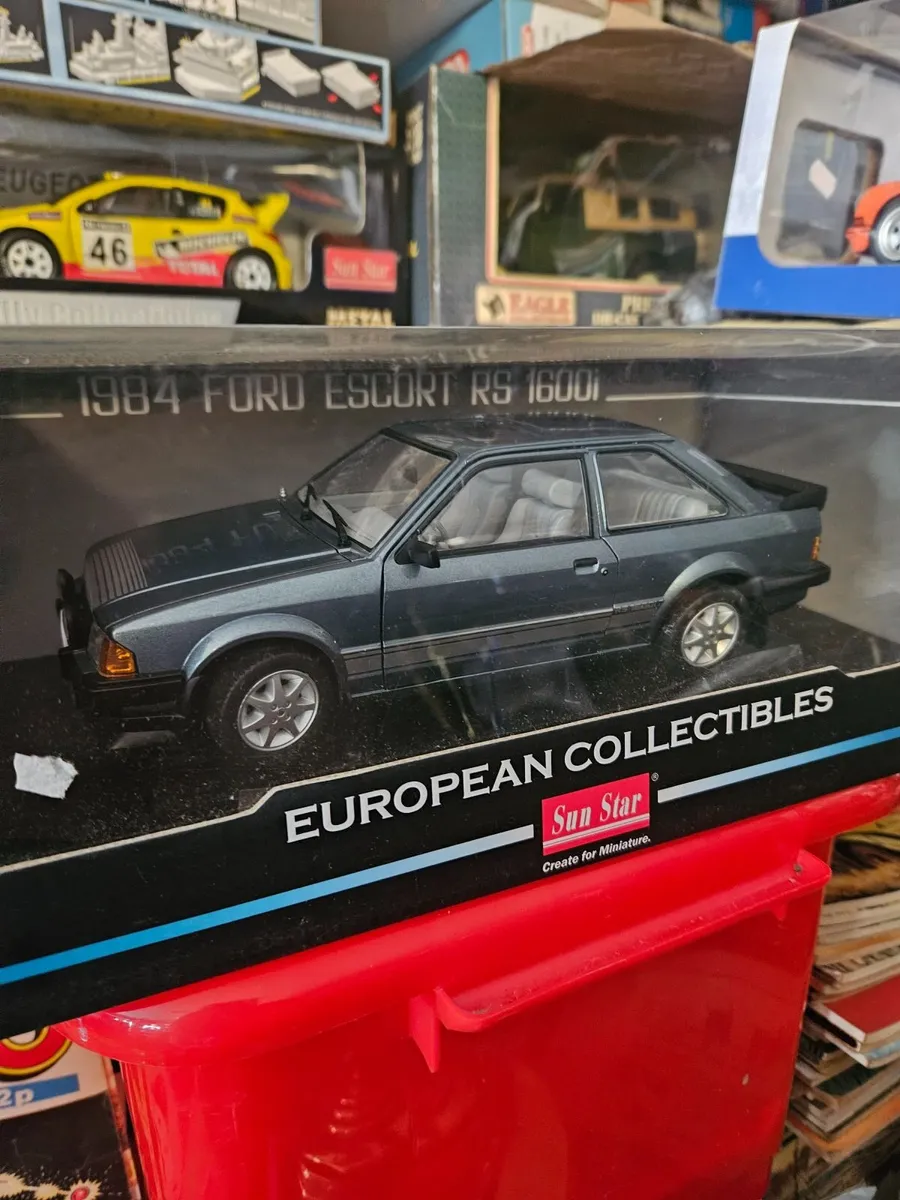 Corgi Sunstar Ford Escort RS 1600i 1:18 - Image 3