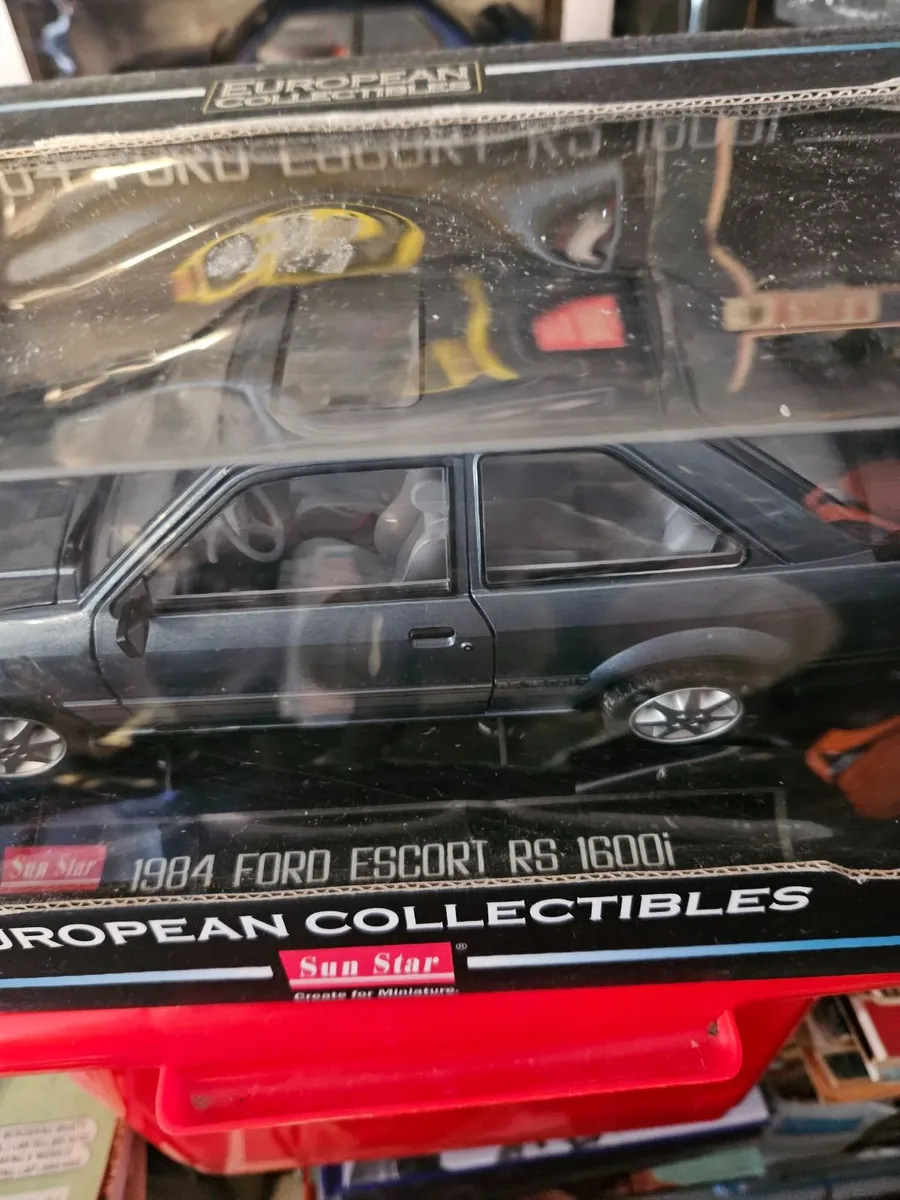 Corgi Sunstar Ford Escort RS 1600i 1:18 - Image 2