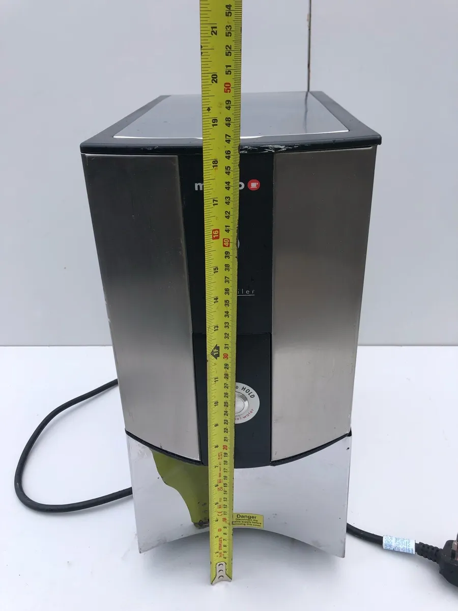 Hot water dispenser - Image 1