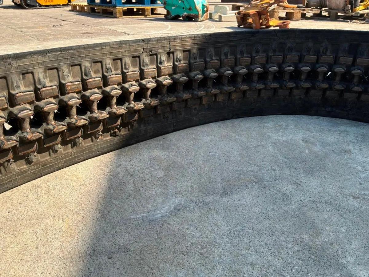 250 x 47 x 84 RUBBER TRACK.3 TONNE MINI DIGGER. - Image 4