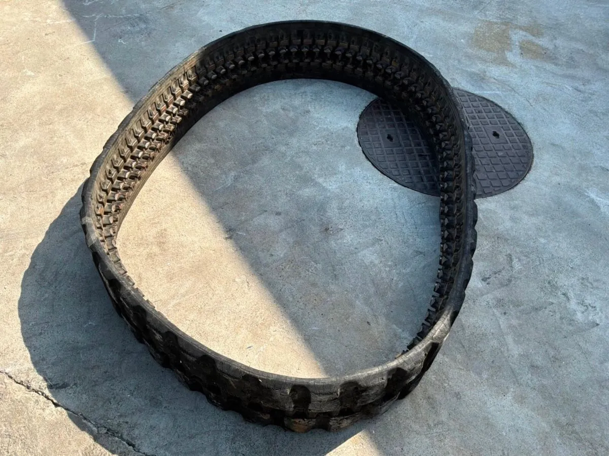 250 x 47 x 84 RUBBER TRACK.3 TONNE MINI DIGGER. - Image 2
