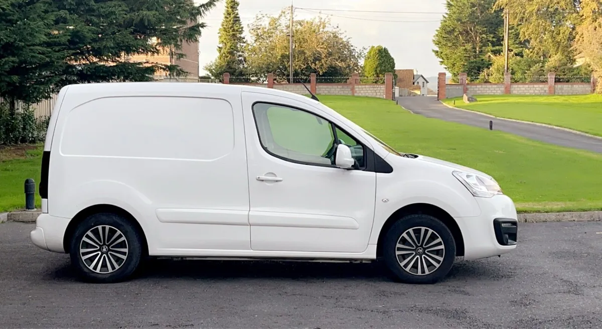 2018 Peugeot Partner 1.6 HDi Professional Low KM! - Image 2