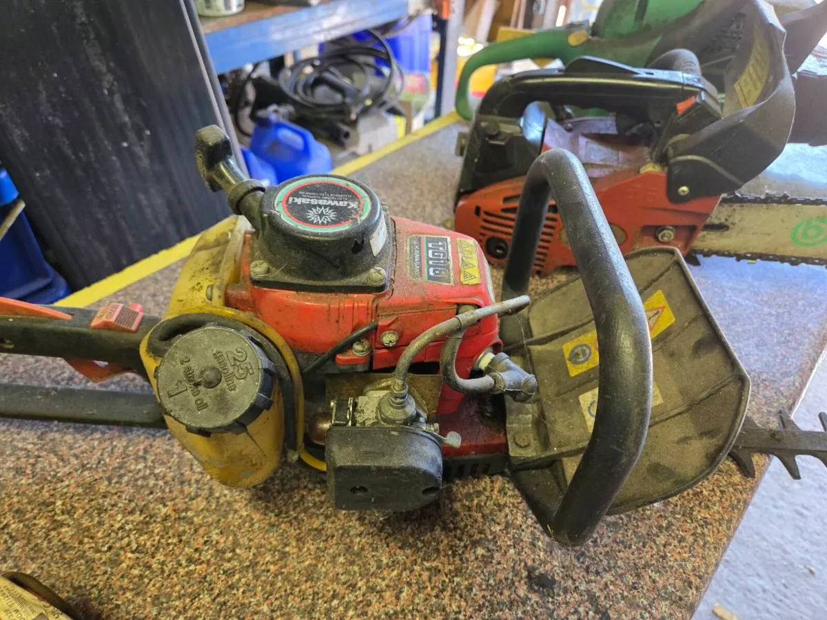 2 x chainsaws and hedge trimmer - Image 2