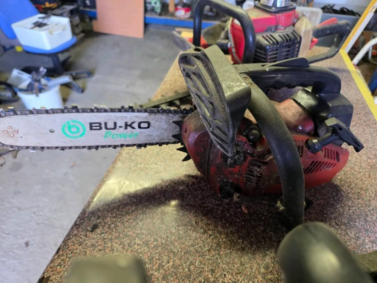 2 x chainsaws and hedge trimmer - Image 4