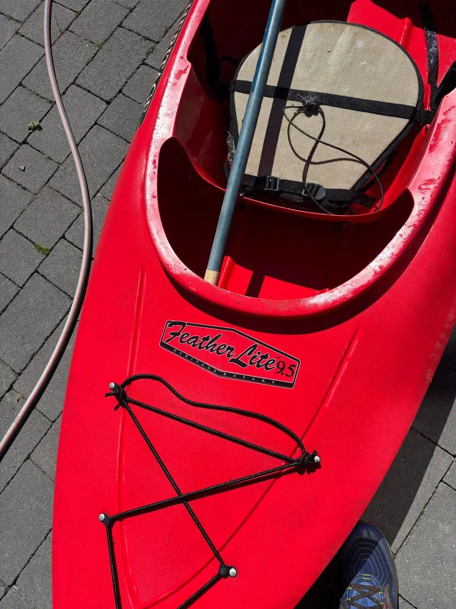 Kayak paddle and spray deck - Image 2