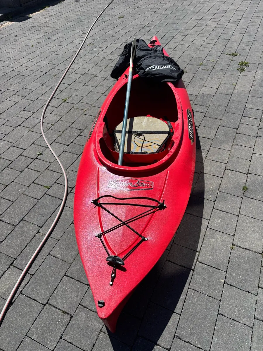 Kayak paddle and spray deck - Image 1