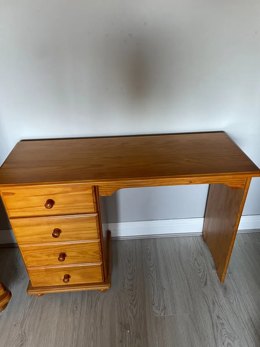 Bedroom Furniture Set - Image 4