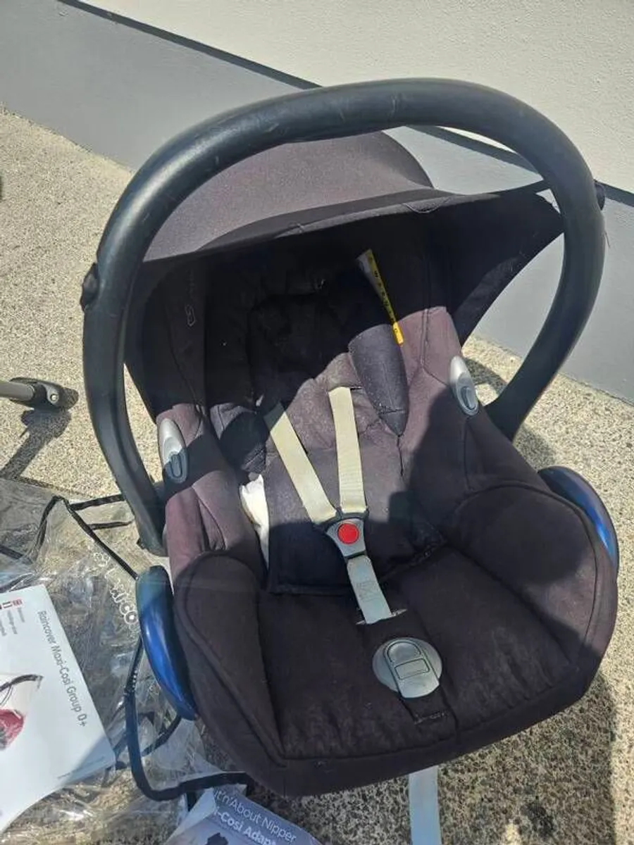 Out n About Single Nipper & Maxi Cosi Bundle - Image 4