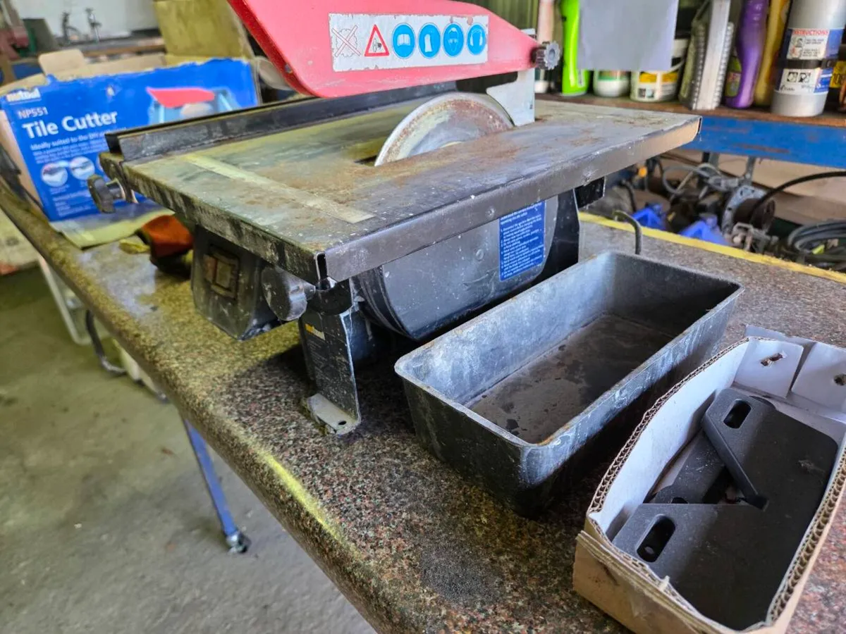 Wet tile cutter - Image 1