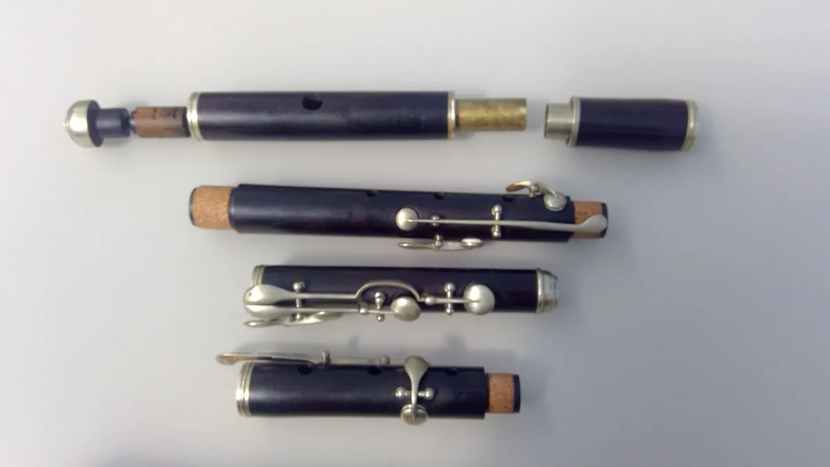 Antique D flute Cocuswood  8 key - Image 3
