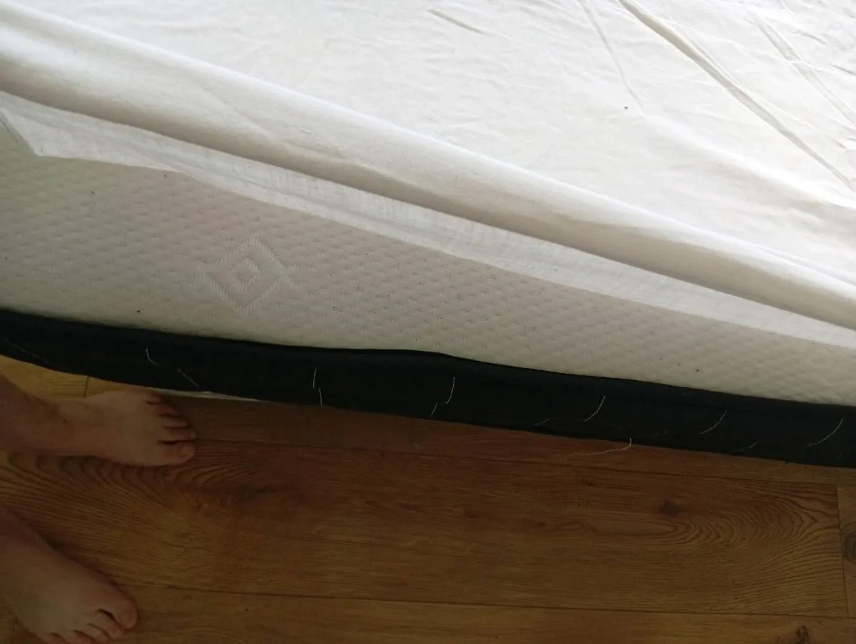 King-size bed - Image 3