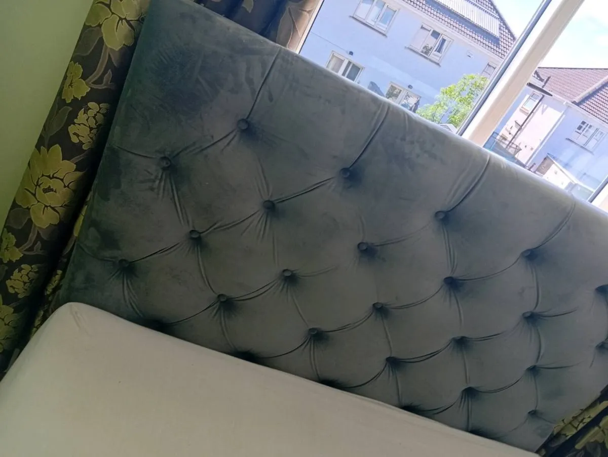 King-size bed - Image 1