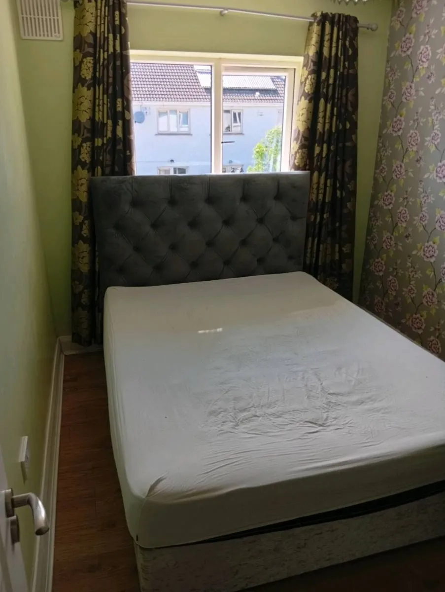 King-size bed - Image 2